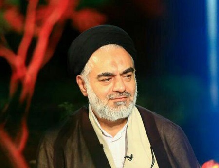 جلسه اول تفسیر سوره نور-- ۵ بار کلمه نور توش تکرار شده از این جهت بی‌نظیره تو قرآن است هیچ جا دیگه ما نداریم حتی دو تا سوره نداریم کلمه نور تکرار بشه.